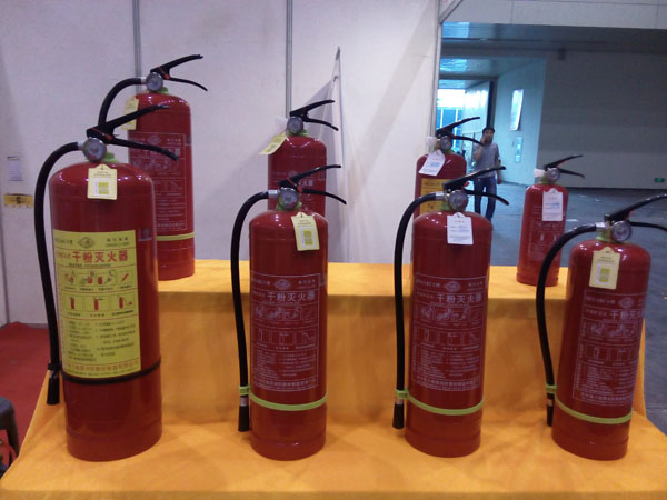 干粉灭火器